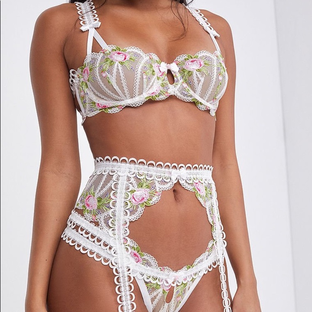 For love and Lemons Trellis Rose set!
